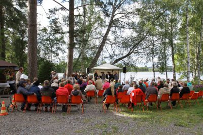 Yhteislauluilta Ahjärventalolla.